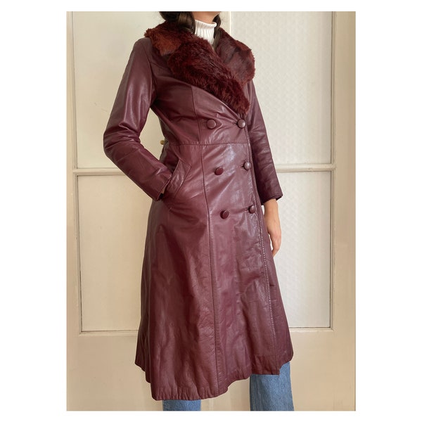 manteau en cuir véritable rouge cerise vintage pour femmes / luxueux manteau double poitrine élégant avec col en fourrure véritable