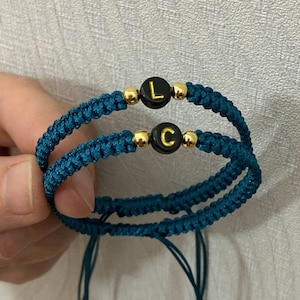 Lot de 2 bracelets d&#39;initiales de couple personnalisés - Bracelets de partenaires personnalisés - Bracelets de couple assortis - Bracelet petit ami petite amie