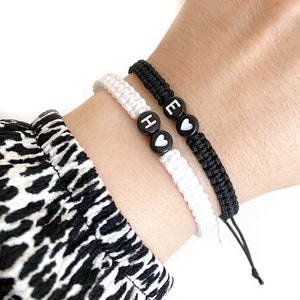 Paare Liebe Armbänder mit schwarzem Herz & Initiale, personalisierte verstellbare geknotete Armband, passende Armbänder, Zwillinge Armband Bild 7