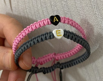 Pulseras personalizadas con cuentas en forma de corazón para parejas, juego de 2 pulseras con iniciales, pulsera a juego, regalo para ella/él.
