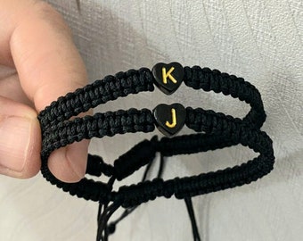 Gepersonaliseerde hartkralenarmbanden voor koppels, Set van 2 initialenarmbanden, Loverarmband, Cadeau voor haar/hem