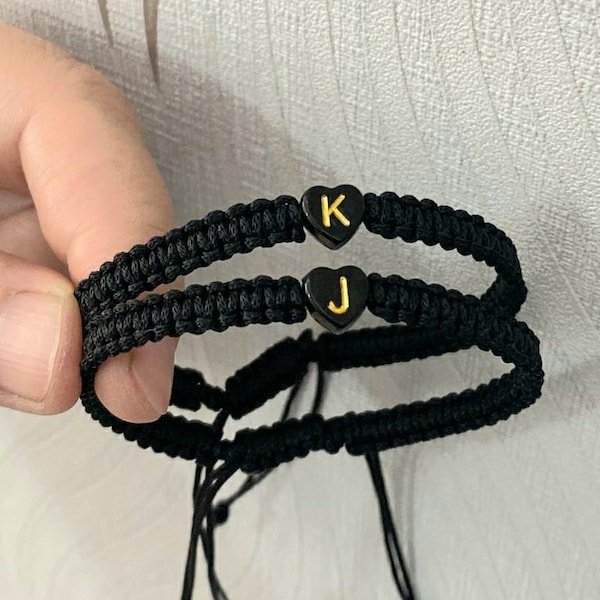 Personalisierte Herz Perlenarmbänder für Paare, Set mit 2 Initialen Armbänder, Liebhaberarmband, Geschenk für sie / ihn