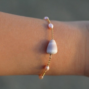 Hawaiian Seashell Bracelet • Natural Shell and Pink Pearl Bracelet • Handmade Jewelry • 14k Gold Filled Jewelry • Gift Ideas for Her
