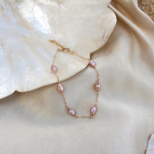 Pink Pearl Bracelet - 14k Gold Filled Chain - Dainty Jewelry - Simple Pearl Bracelet - Gift for Her - Mother’s Day Gift