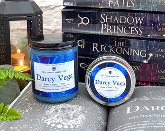 Darcy Vega | OFFICIEEL GELICENTIEERD | Blauw | Solarische prinses | Dierenriemacademie | Leesgrage kaars | Sojakaars | Wax Melt