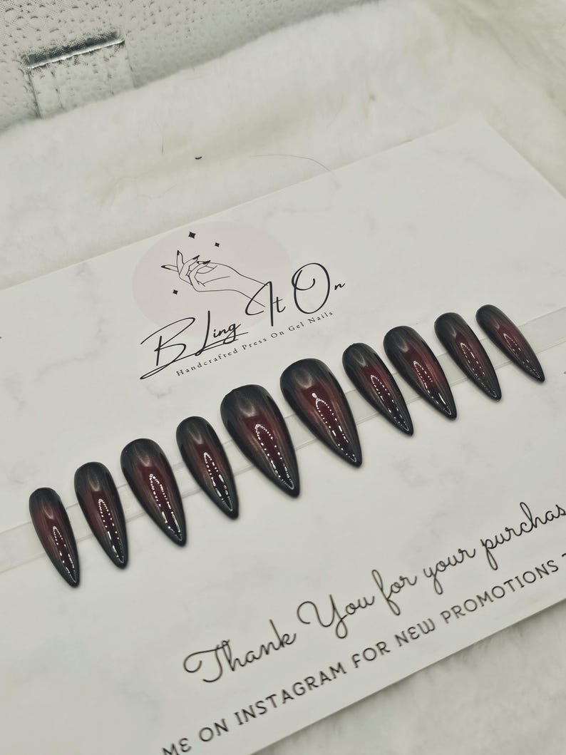 Vampire Kisses | Black and red center ombre | Press On Gel Nails immagine 4