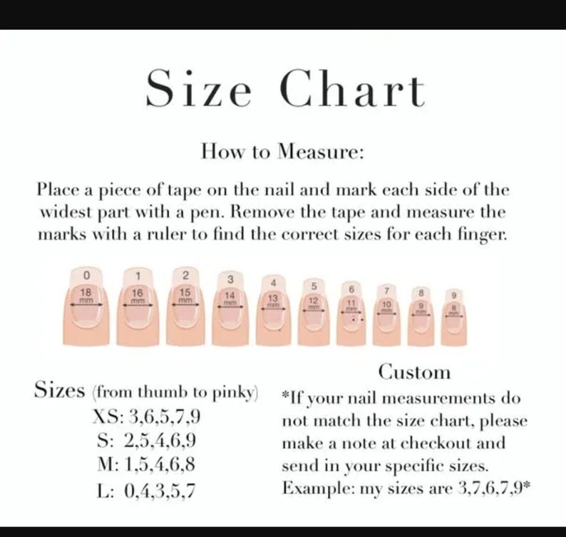 Pu&ograve; includere: Tabella delle taglie per le punte delle unghie, che mostra le misure in millimetri per ogni dito. La tabella include le taglie XS, S, M e L, con le dimensioni delle dita corrispondenti elencate per ciascuna. Sono incluse le istruzioni per misurare le unghie.  &Egrave; possibile anche personalizzare la taglia.