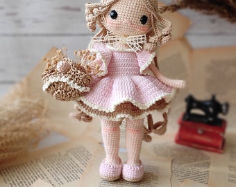 Lily Amigurumi pop, in vintage jurk, handgemaakt en speelkameraadje, gehaakt Engels patroon