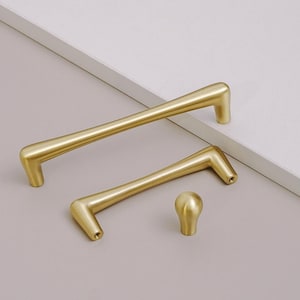 Manijas de latón macizo en dorado cepillado para gabinetes: Tiradores minimalistas y modernos para cajones de cocina.