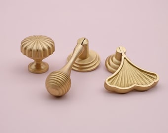Art Deco Brass Cabinet Knobs | Gold Ginkgo Drawer Knobs | Reeded Drop knobs | Solid Brass Knobs | Forged Cabinet Knob | Antique Dresser Knob