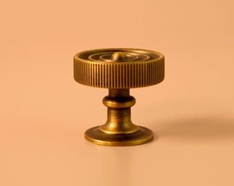 Art Deco-knoppar i mässing med rör: Köksdetaljer