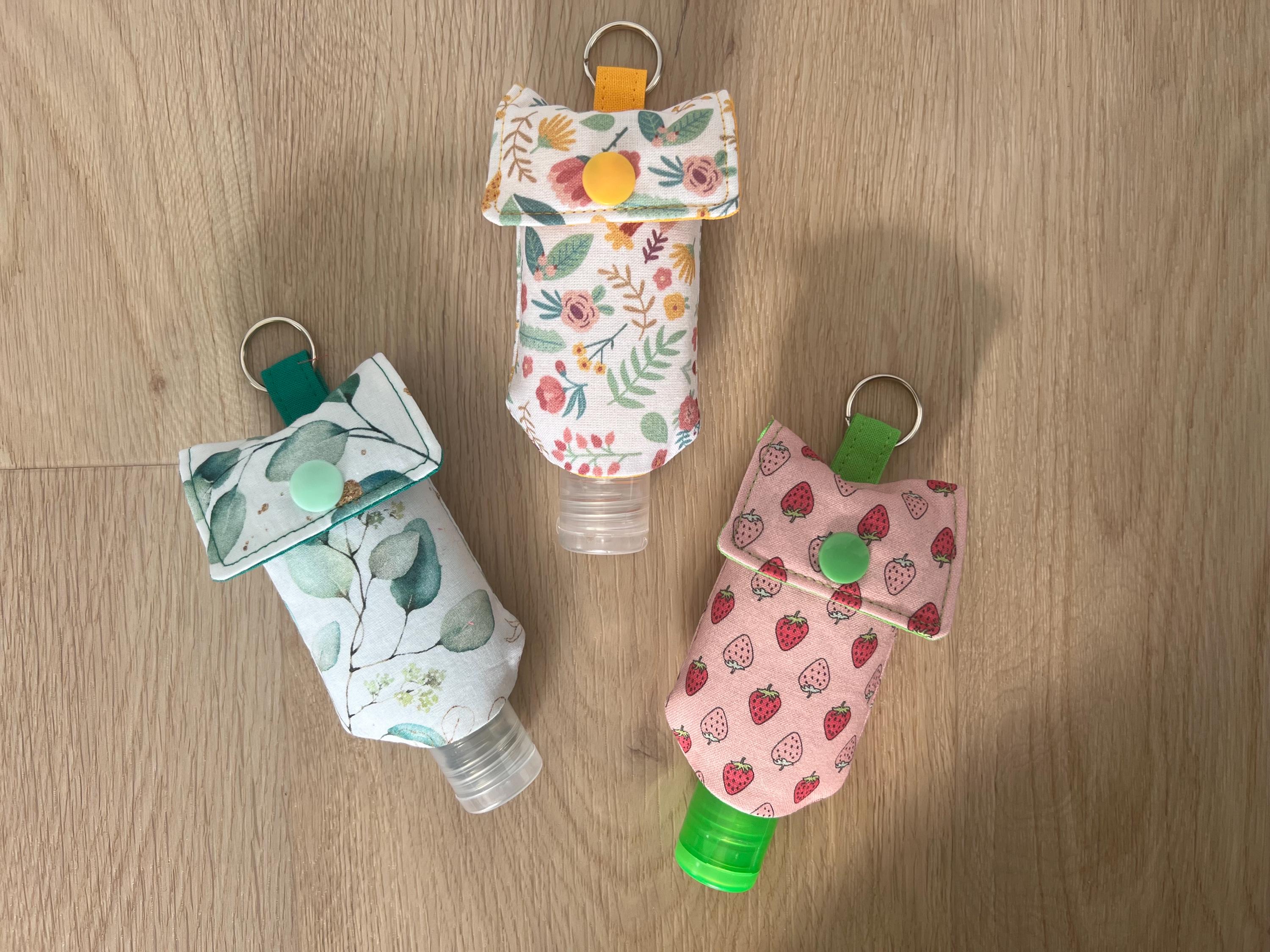 2nd Childhood Desinfektionsmittel Schlüsselanhänger – Mit 57 Ml Nachfüllbarer Flasche & Karabiner | Mini-Tasche Für Gürtel, Rucksack, Auto