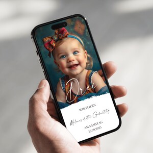 May include: A phone screen displaying a birthday invitation for a child turning three. The invitation features a photo of a smiling child with a red bow in their hair, the word "Drei" in white script, and the text "Wir feiern Melinas dritten Geburtstag am Samstag 15.09.2023".