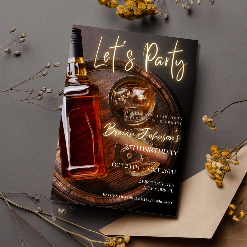 Puede incluir: Una invitaci&oacute;n a una fiesta con un fondo de madera r&uacute;stica que presenta una botella de whisky y un vaso de whisky con hielo. El texto de la invitaci&oacute;n dice "Let's Party" y "Brian Johnson's 35th Birthday" con las fechas "Oct 24th - Oct 26th".