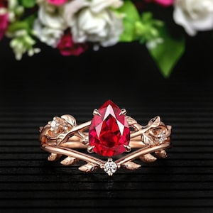 Anillo de compromiso con rubí y diamantes en forma de pera inspirado en la naturaleza, anillo de promesa de hoja de rubí en oro rosa, anillo de boda con rama de ramita (piedra de nacimiento de julio)