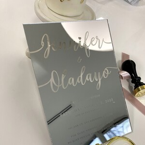 Glänzende Oberfläche Silber und Gold Einladung, Folie Einladung, Acrylhochzeitseinladung, Elegante moderne Einladungen, glänzende Acryleinladung