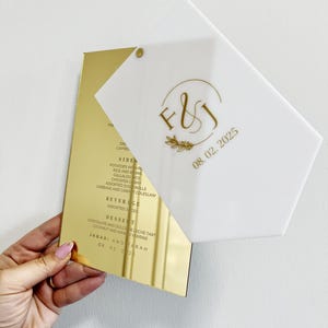 Złote Lustrzane Akrylowe Menu, Błyszcząca Biała Akrylowa Okładka Dwuwarstwowa Menu Weselne, Nowoczesne Akrylowe Menu Przyjęć, Spersonalizowany Wystrój Weselny