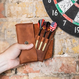 Leder Dart Tasche, Leder Dart Brieftasche, personalisierte Dart Brieftasche, Dart Set Fall, Geschenk für Dartspieler, Dart Set Halter, Geschenk für Dartspieler