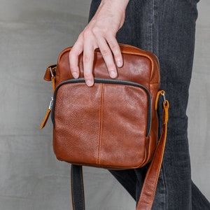 Sac à bandoulière en cuir pour homme, petit sac à bandoulière pour homme, petit sac messager pour homme, petit sac à bandoulière pour homme, sac pour homme personnalisé, sac pour homme fait main