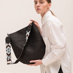 Große Umhängetasche mit Ornament Trageschlaufe, Umhängetasche Damen aus Leder und Baumwolle, Damen Schultertasche mit Stickerei Henkeltasche