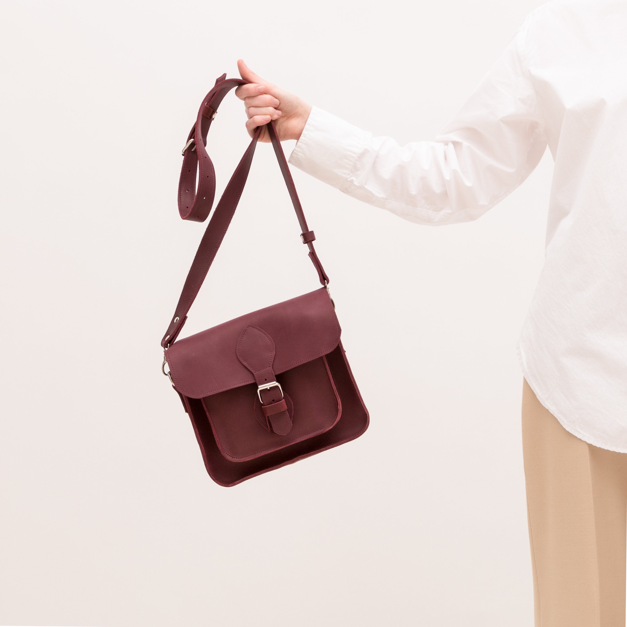 DEINET◆STUD POCKET BAG IN BURGUNDY DEINET STUD POCKET BAG IN BURGUNDY – dttmclub