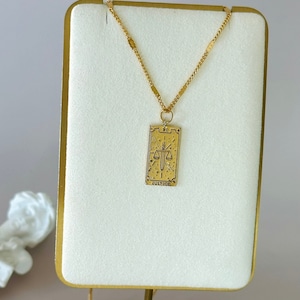 Gold Gerechtigkeit Tarot Karte Halskette • Himmlische Tarot Karte Anhänger • Jubiläumsgeschenk • Hypoallergen Vintage Stil Schmuck • Beste Freundin Geschenk