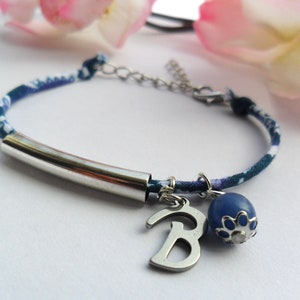 Bracelet personnalisé en cordon tissu liberty, lettre initiale, perle naturelle, bracelet initiale, cadeau St Valentin,cadeau fête des mères
