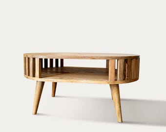 Mesa de centro redonda de madera de mango • Diseño de listones moderno de mediados de siglo
