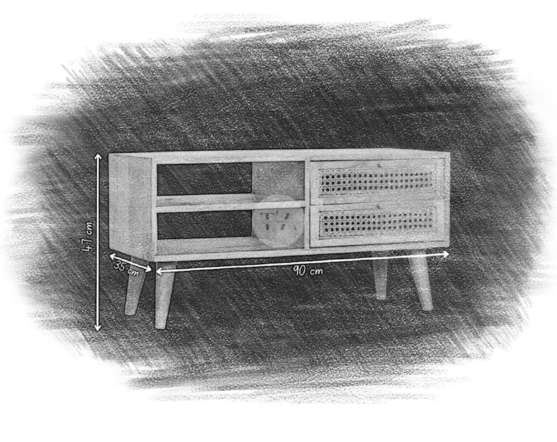 Pu&ograve; includere: Un mobile TV in legno con due cassetti e uno scaffale. I cassetti hanno una parte anteriore in rattan intrecciato. Il mobile &egrave; alto 47 cm, largo 35 cm e lungo 90 cm.