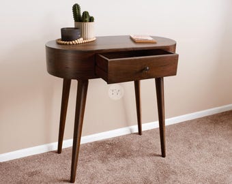 Mobile da bagno in noce realizzato a mano in legno massello.