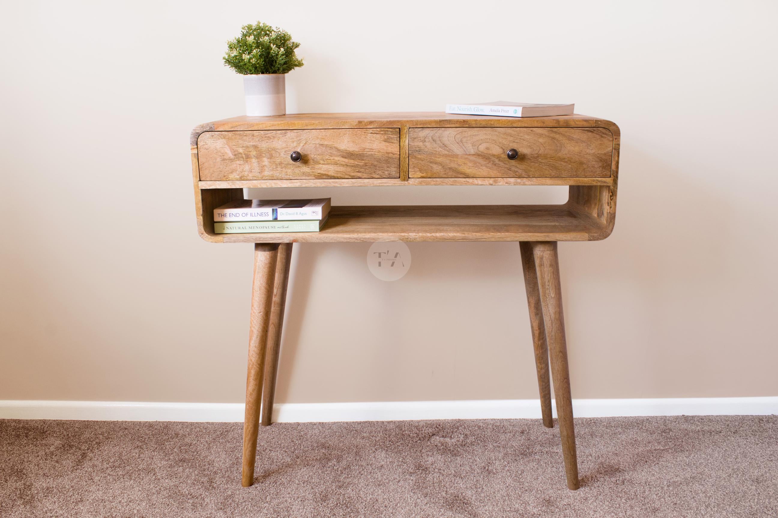 Table console aux bords arrondis avec étagère * Grande table console étroite en chêne * Table console en bois derrière le canapé * Table console aux b