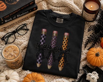 Halloween Lehrer Bleistift PNG, Gruselige Lehrer Clipart, Lila Bleistift Sublimationsdesign, Aquarell Halloween Lehrer Grafik