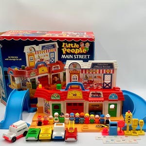 Vintage Fisher-Price Little People Main Street #2500 Completo con caja y EXTRAS