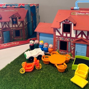 Vintage Fisher Price Play Family Brown House #952 complete with box and extras