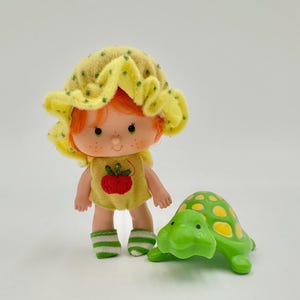 Vintage Kenner 1980’s First Edition  Strawberry Shortcake Friend Apple Dumplin with Pet Tea Time Turtle