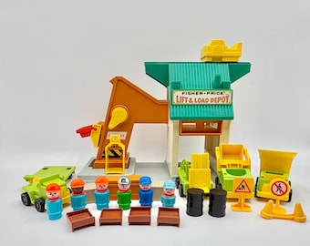 Vintage 1977 Fisher-Price #942 Play Family Lift & Load Depot Complete with Extras