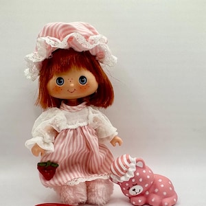 Vintage Kenner 1980s Sweet Sleeper Strawberry Shortcake with Custard
