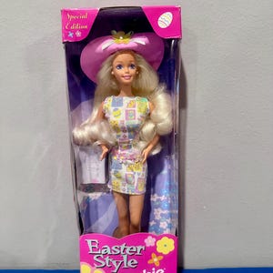Vintage Mattel 1997 Easter Style Barbie No.17651 New in Box