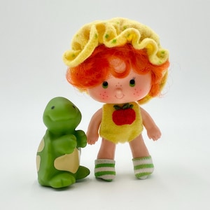 Vintage Kenner 1982 Classic Strawberry Shortcake Friend Apple Dumplin with Pet Tea Time Turtle No.43050