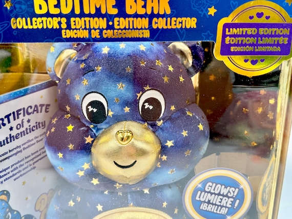 Peluche Care Bears Edizione Limitata – Bedtime Bear Da 35 Cm Con Badge Luminoso E Certificato Di Autenticità, Colore Blu Intenso