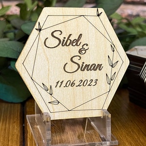 Recuerdos de boda especiales del maestro de los regalos de boda. Impresionante regalo de agradecimiento con madera.