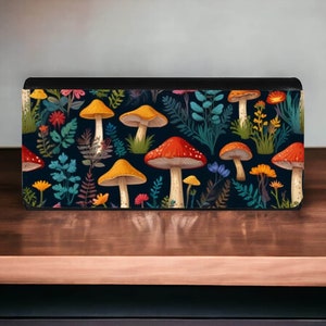 Portefeuille pour femme Mushroom, design vintage Cottagecore. Porte-monnaie bohème en cuir végétalien avec poche zippée pour la monnaie et porte-cartes. Cadeau d'anniversaire pour elle