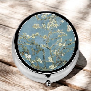 Boîte à pilules Van Gogh avec miroir, étui à pilules en fleur d'amandier pour sac à main, organiseur de médicaments de style vintage, 3 compartiments. Cadeau rétro pour elle