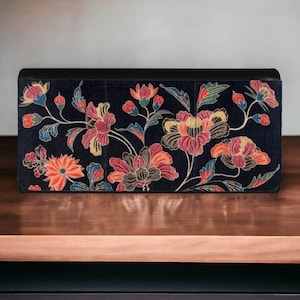 Sac à main vintage d'art japonais pour femme, motif floral. Portefeuille 3 volets pour femme, porte-cartes floral en cuir végétalien. Cadeau d'anniversaire nature pour elle