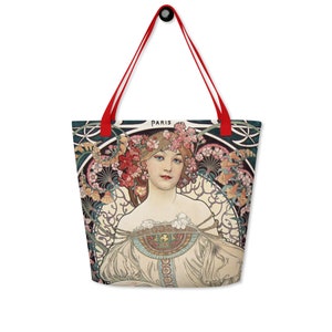 Peut inclure: Un sac fourre-tout avec un motif Art nouveau coloré représentant une femme avec des fleurs dans les cheveux. Le texte "PARIS" est imprimé sur le sac.