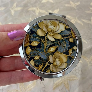 Black and Gold Art Deco Compact Mirror, Push Button Flower Vintage Makeup Compact, Past Times Pocket Mirror. Retro Beauty Gift for Wife, Mum