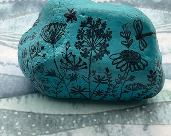 Flores botânicas naturais, decoração boho, pedra pintada, pintura em pedra