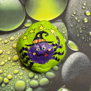 Cartoon Spider with Witch Hat and Magic Wand, Hand Painted Rock, Halloween Decoration