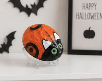 Abstract Black Cat Painted Rock with Green Eyes, Cat Lover Gift, Whimsical Feline Decor, Handmade Shelf Art, Unique Cat Keepsake