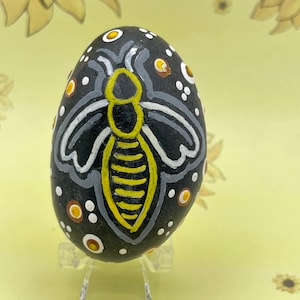 Bumblebee with Dot Art, Bee Summer Fun, Painted Rock, Painted Stone Art